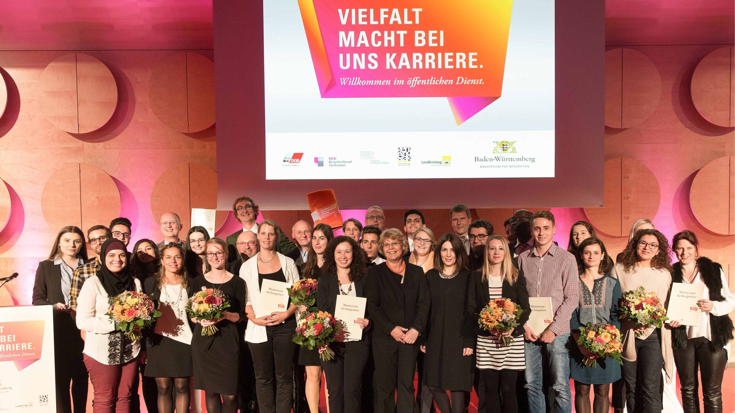 jungkommunikation_projekte_mfi_ministerium-fuer-integration_imagekampagne_eroeffnung_1920x1080-03